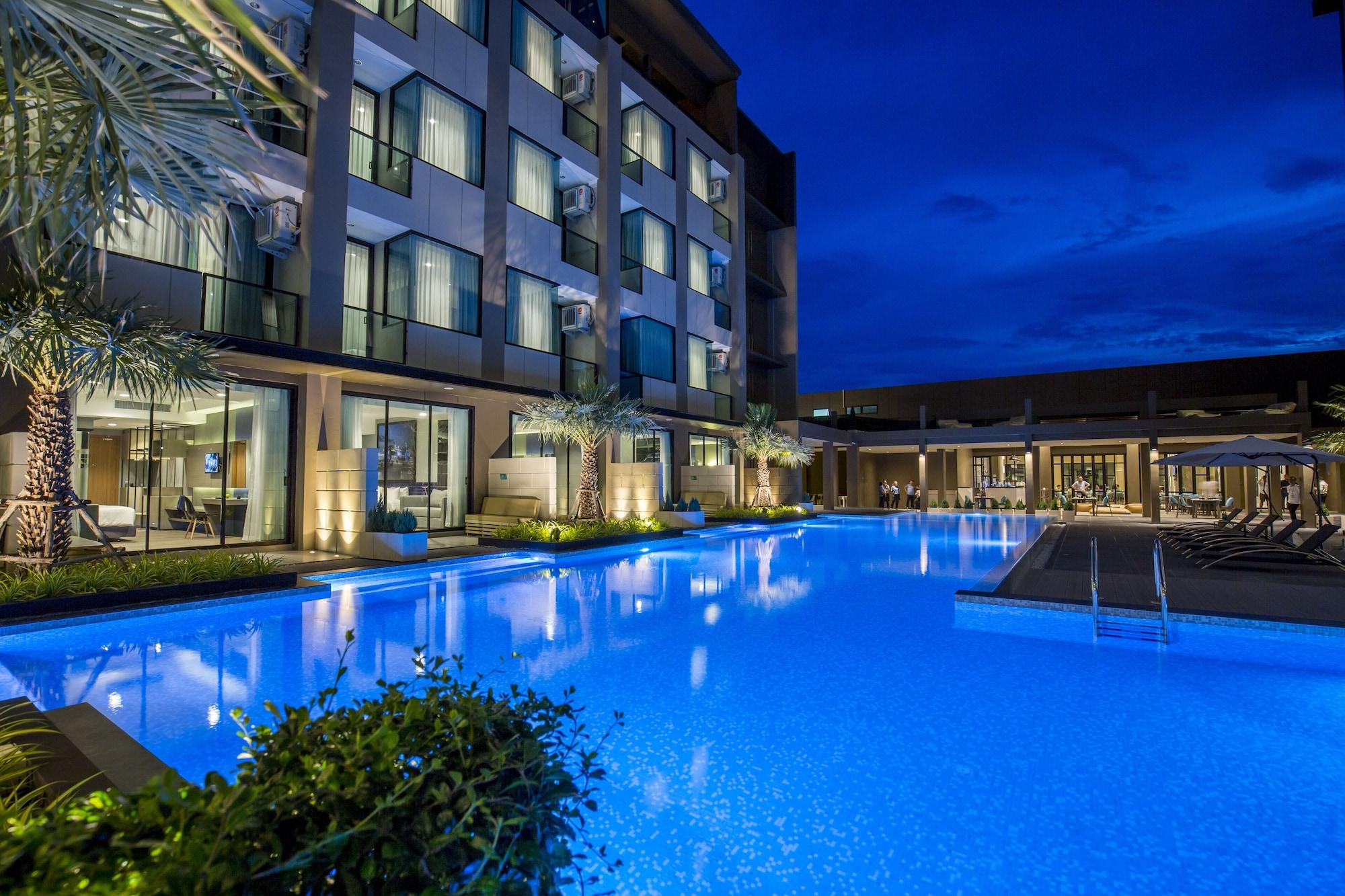The Crystal Hotel Buriram - Formerly X2 Vibe Бурирам Экстерьер фото